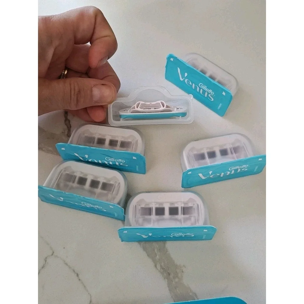 Gillette Venus Embrace Refill Cartridges 5 Blades‎ 6 Count Extra Smooth Open Box
